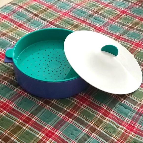 TUPPERWARE MicroSteamer w/Removable Colander & Lid